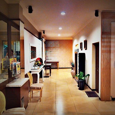 Hotel C3 Semarang Esterno foto