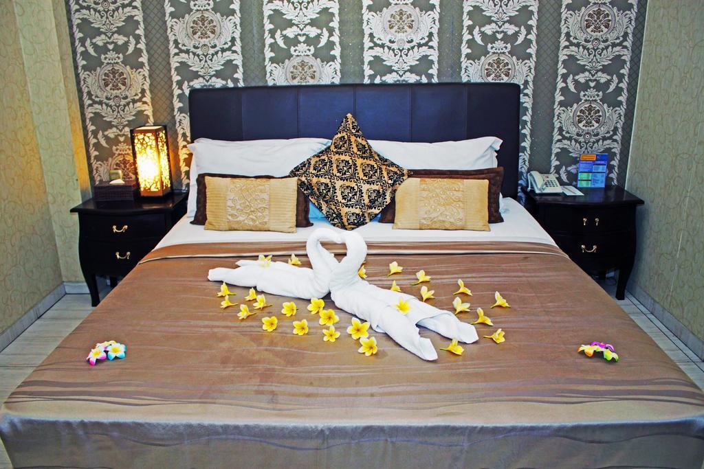 Hotel C3 Semarang Esterno foto