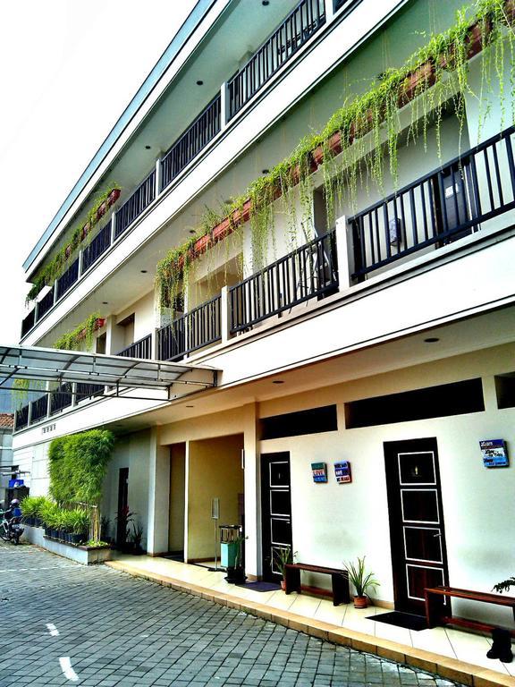 Hotel C3 Semarang Esterno foto