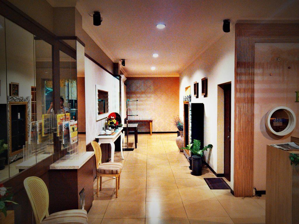Hotel C3 Semarang Esterno foto