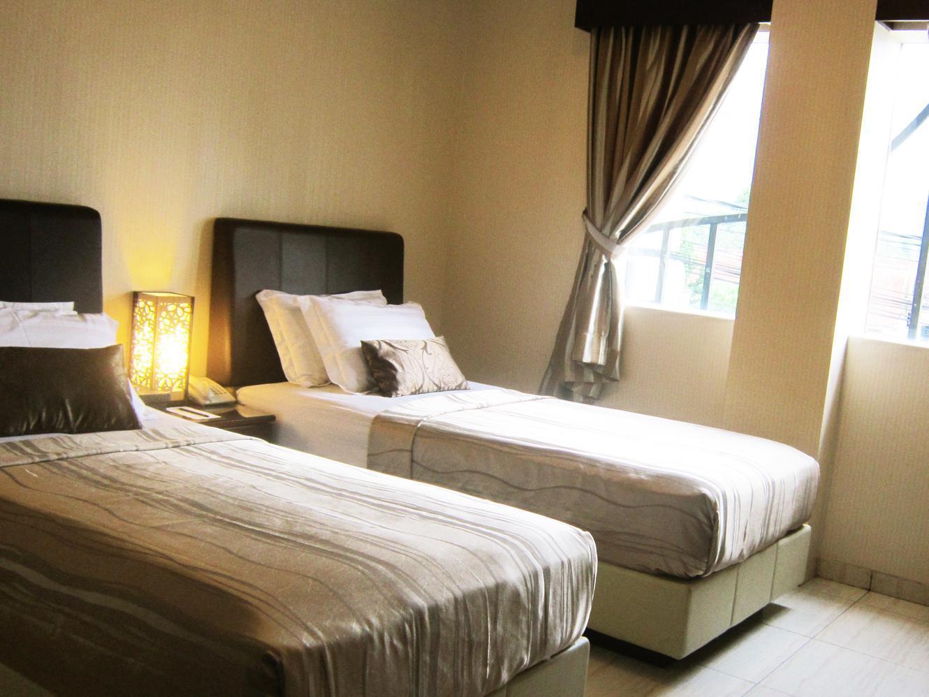 Hotel C3 Semarang Esterno foto