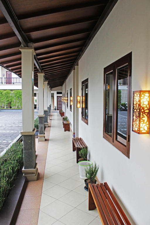 Hotel C3 Semarang Esterno foto