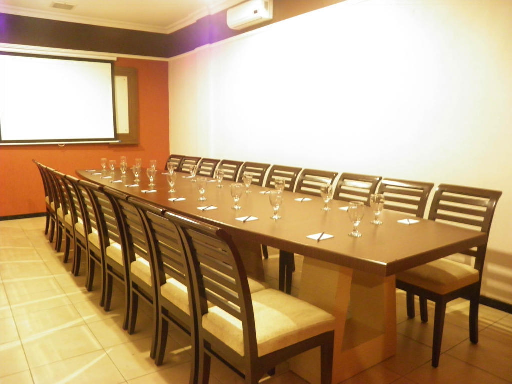 Hotel C3 Semarang Esterno foto