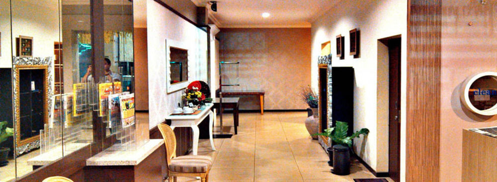 Hotel C3 Semarang Esterno foto