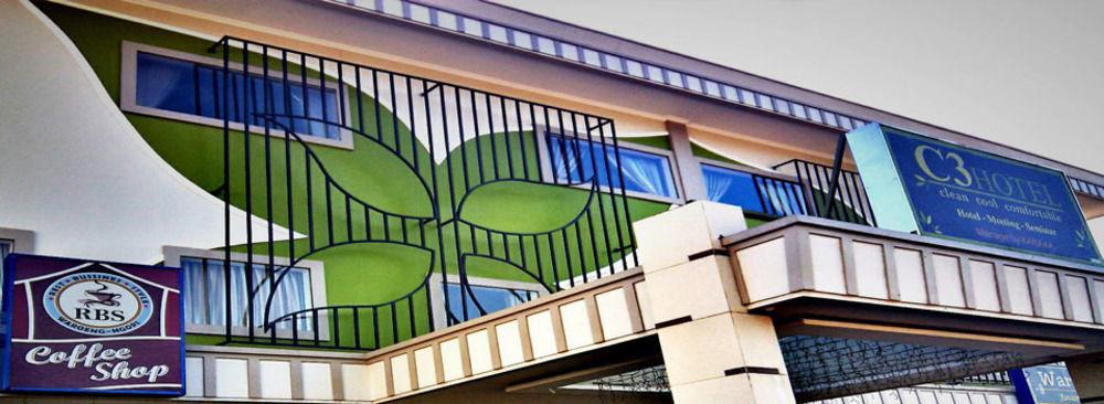 Hotel C3 Semarang Esterno foto