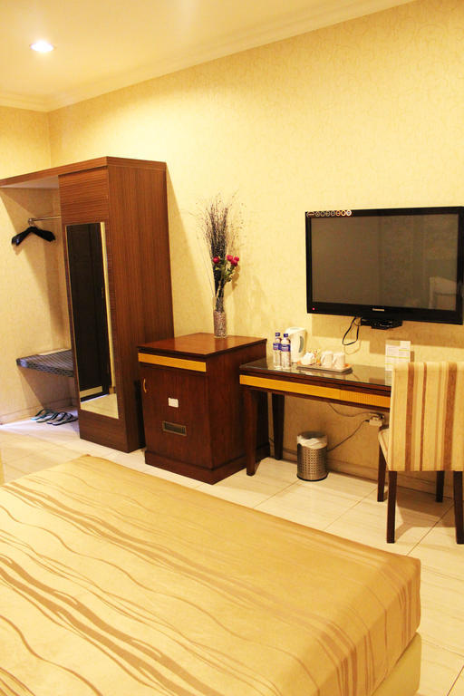 Hotel C3 Semarang Esterno foto