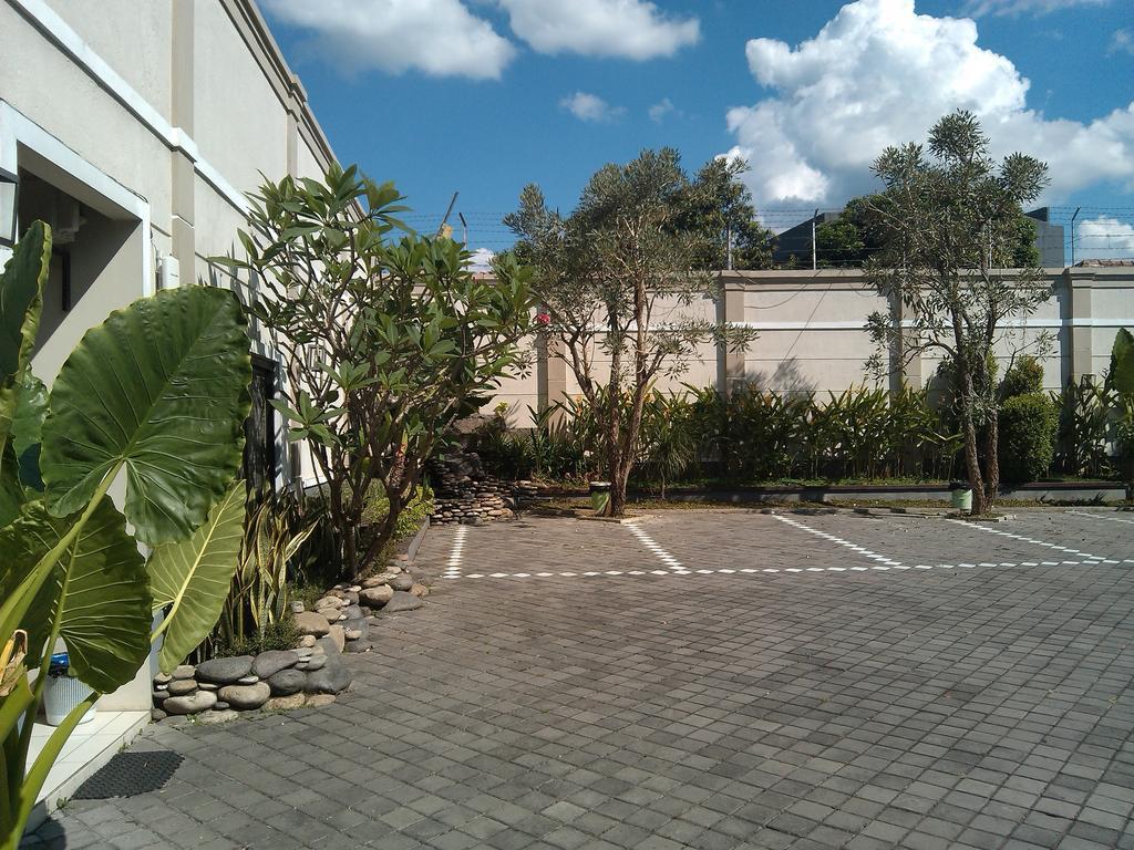 Hotel C3 Semarang Esterno foto